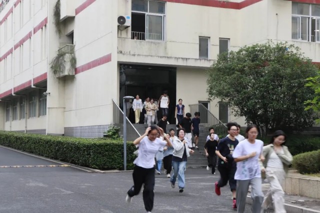 图片 1.jpg 图片 1.jpg